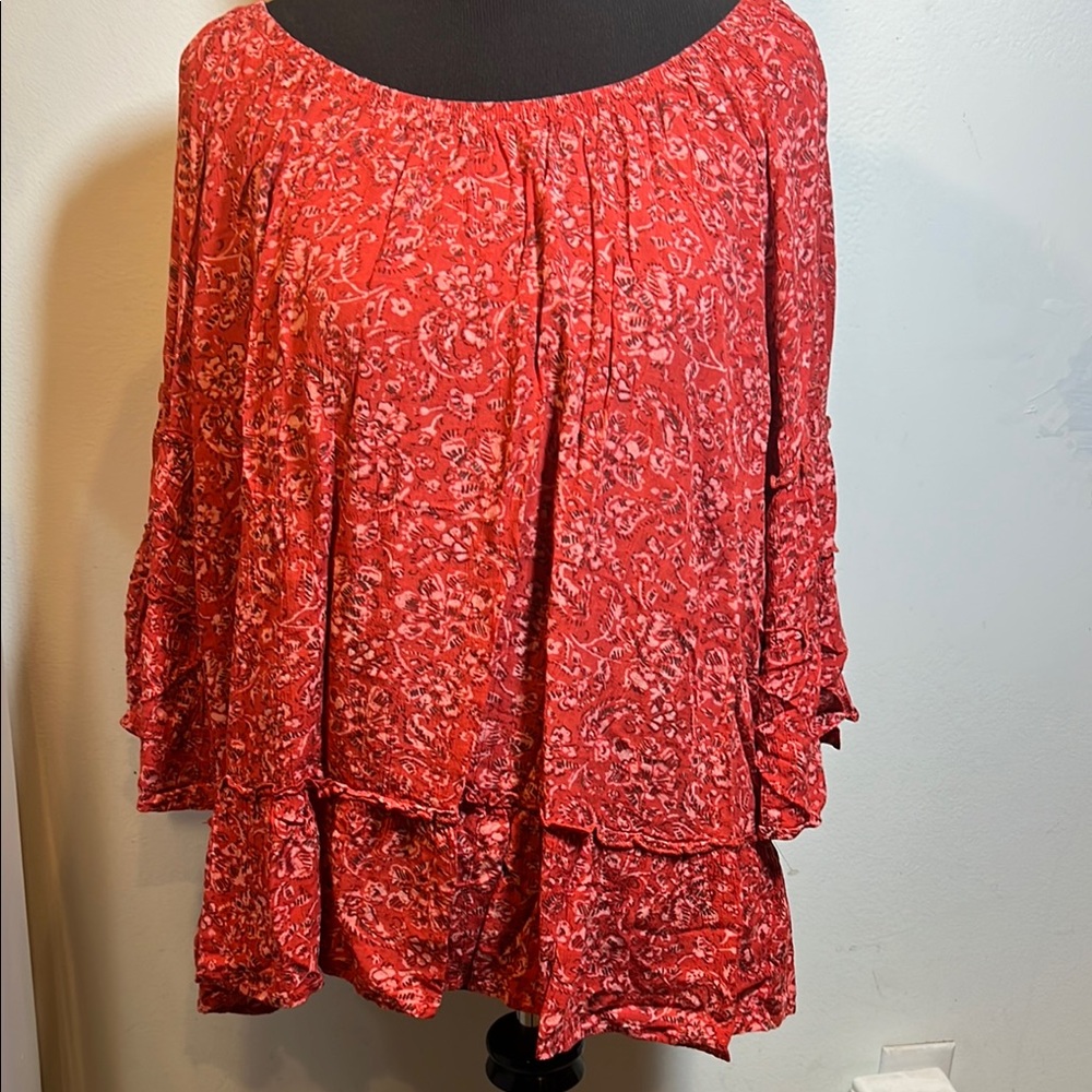 Democracy Women’s XL red Print 3/4 wide Sleeve Top Mint Condition